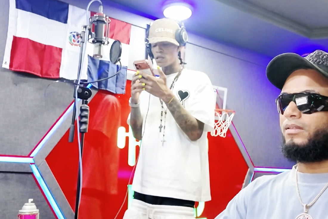 Dilon Baby Grabando con Leo RD – "Lo Problema de La Calle" 🎶 | Dominican Made 2000 Pesos Dominicano Rose iPhone Case 📱