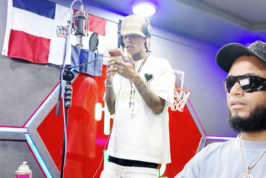 Dilon Baby Grabando con Leo RD – "Lo Problema de La Calle" 🎶 | Dominican Made 2000 Pesos Dominicano Rose iPhone Case 📱