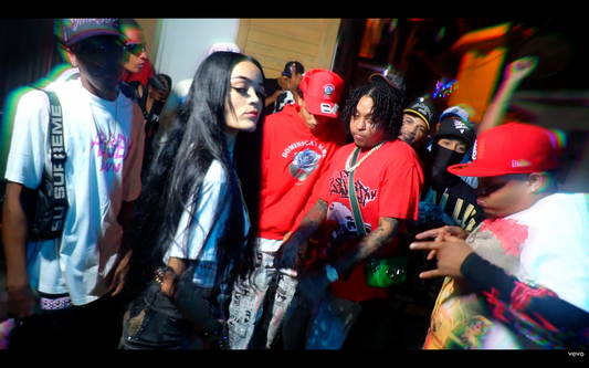 LA PRENDIA - LOS ÚLTIMO EN LOS PIE (FEAT. KALY OCHO) (OFFICIAL MUSIC VIDEO)