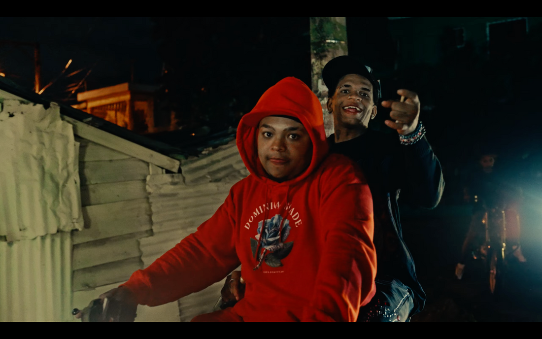 Video Oficial: MIXTHER JUNIOR - PASAO DE TIGUERE with Dominican Made 2000 Dominicano Rose Unisex Hoodie