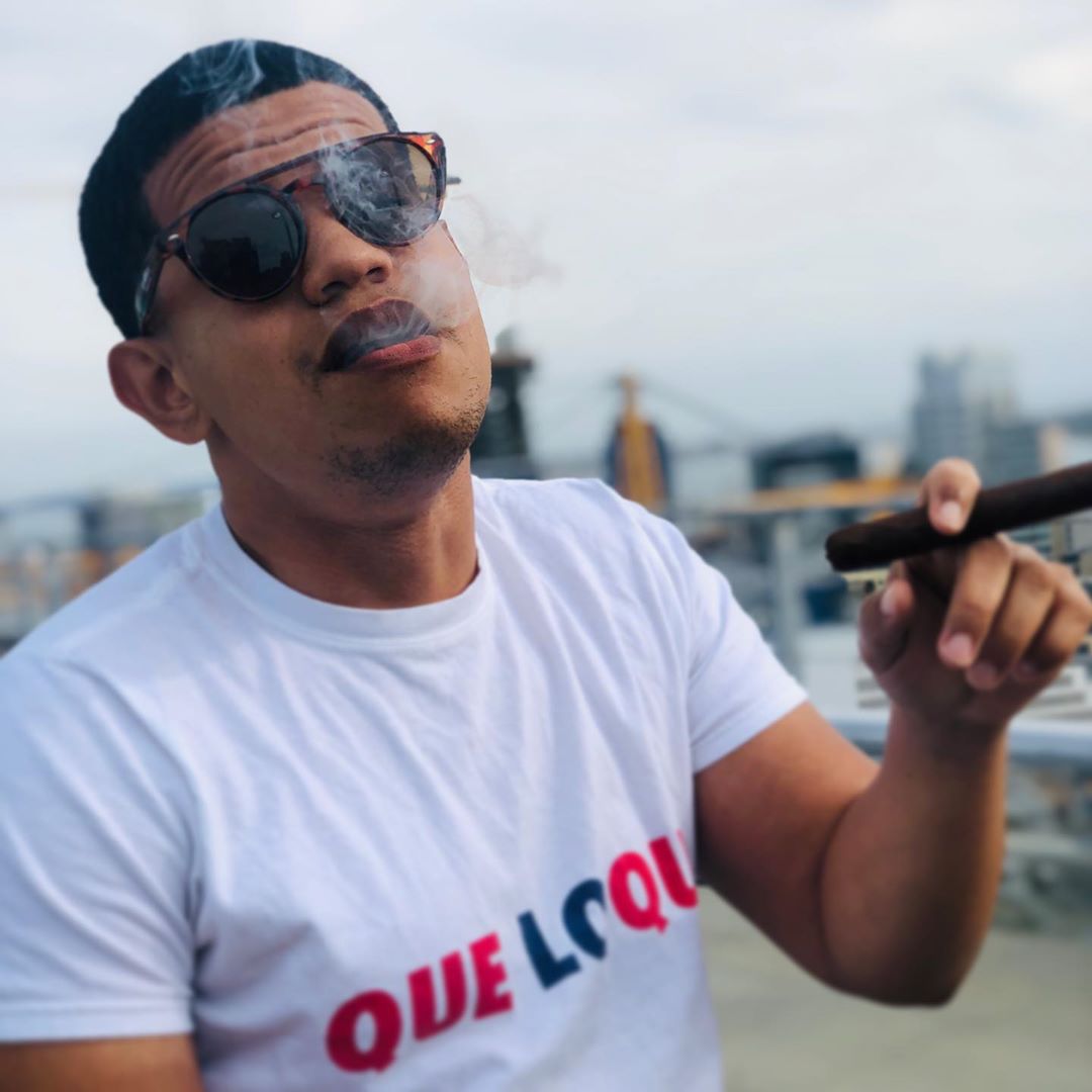 Que Lo Que Unisex T-Shirt  - 2020 - DominicanGirlfriend.com - Frases Dominicanas - República Dominicana Lifestyle Graphic T-Shirts Streetwear & Accessories - New York - Bronx - Washington Heights - Miami - Florida - Boca Chica - USA - Dominican Clothing